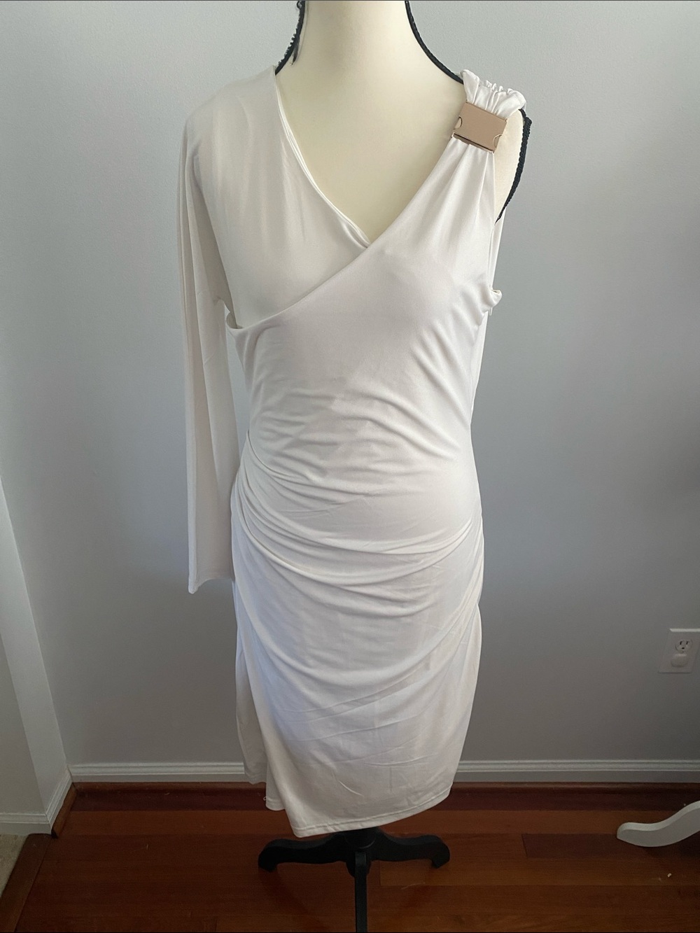 Venus white medium body hugging Runched side dress